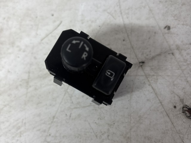 Tükör állító kapcsoló