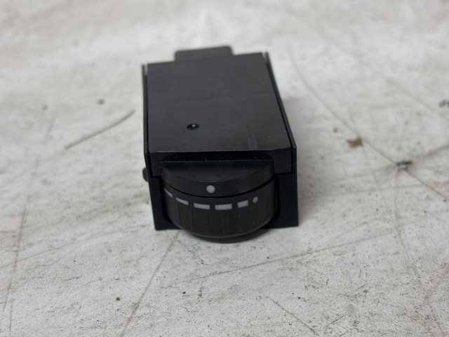 Fényszóró magasság állító kapcsoló