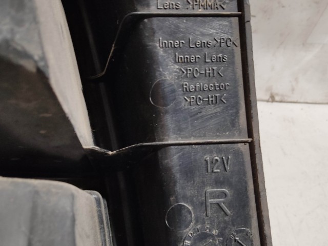 193944 Fiat Sedici, Suzuki SX4 jobb hátsó lámpa, a képen látható sérüléssel 71742458