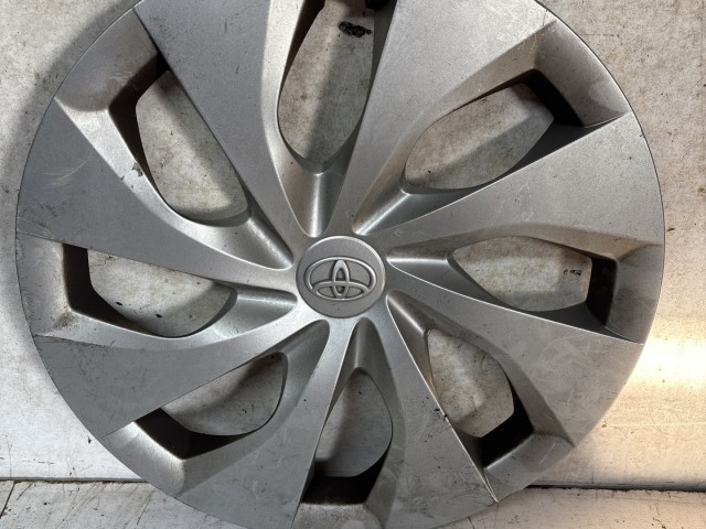 Toyota Auris 2012-2019 E18 2012-2019 Dísztárcsa használt 16