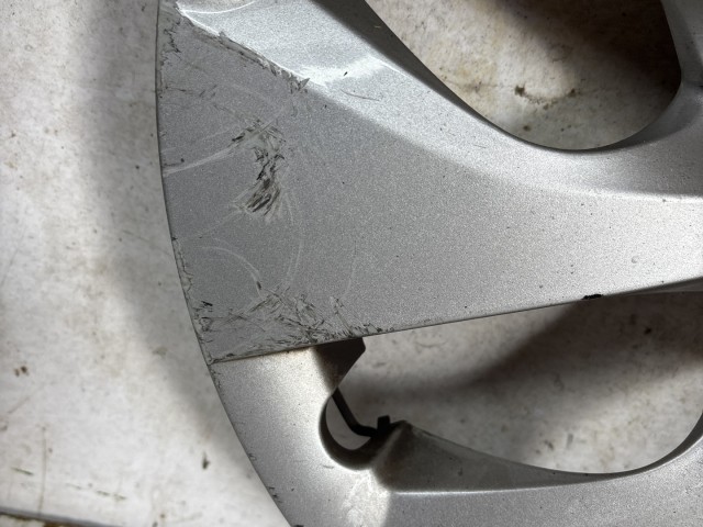 Toyota Auris 2012-2019 E18 2012-2019 Dísztárcsa használt 16