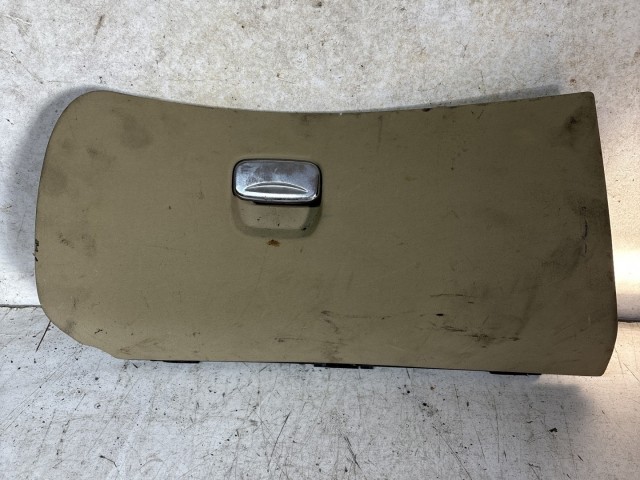 Kesztyűtartó ajtó