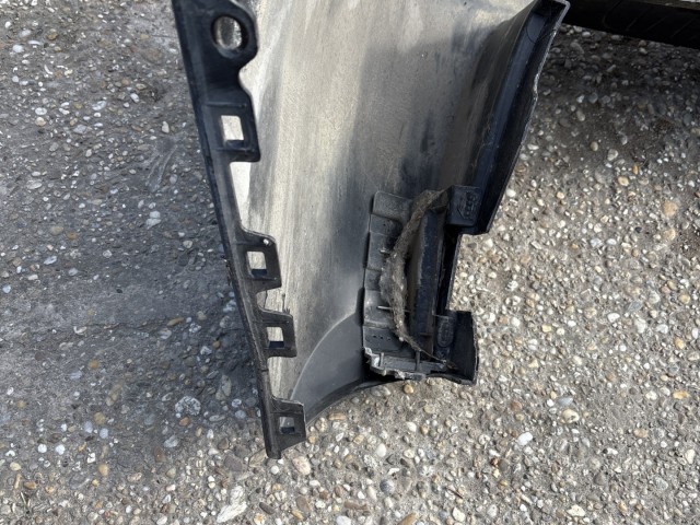 213187 Fiat Doblo 2009-2022 műanyag fekete hátsó lökhárító ketté nyíló raktérajtós kivitelhez 735497862