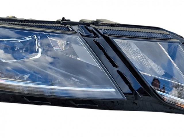 Skoda Octavia III. 2016.10.01-2020.06.15 utángyártott új jobb első fényszóró LED/LED (motorral) vezérlő nélk TYC