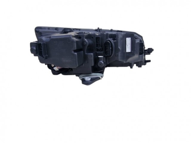 Skoda Octavia III. 2016.10.01-2020.06.15 utángyártott új bal első fényszóró LED/LED  (motorral) vezérlő nélkül TYC