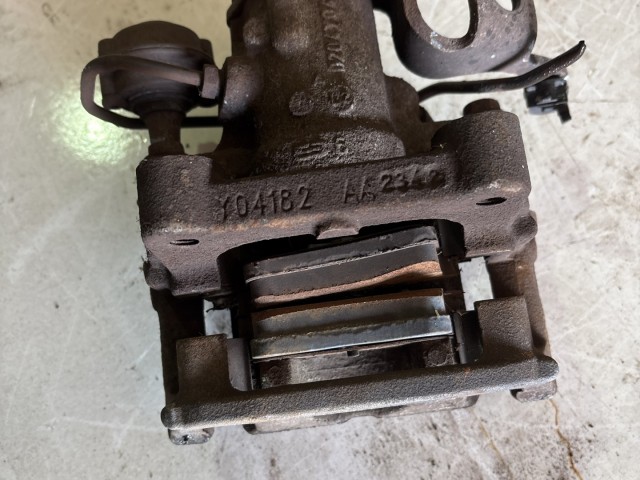 Citroen C4 Picasso 2006-2013 2006-2013 Féknyereg használt Bal hátsó Nem hűtött tárcsás