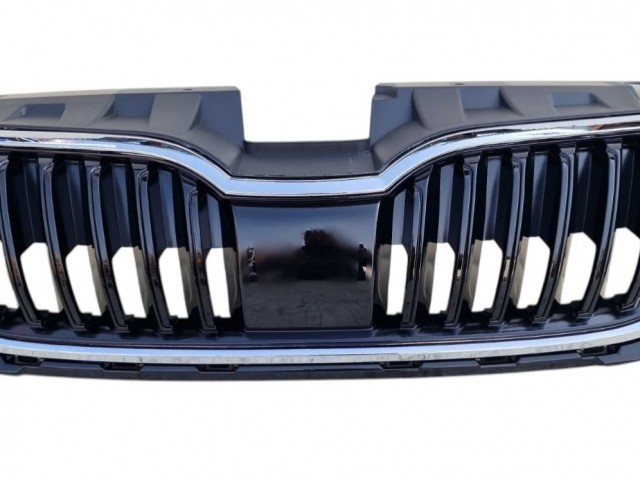 Skoda Octavia III. 2016.10.01-2020.06.15 utángyártott új hűtődíszrács, fekete króm díszléccel