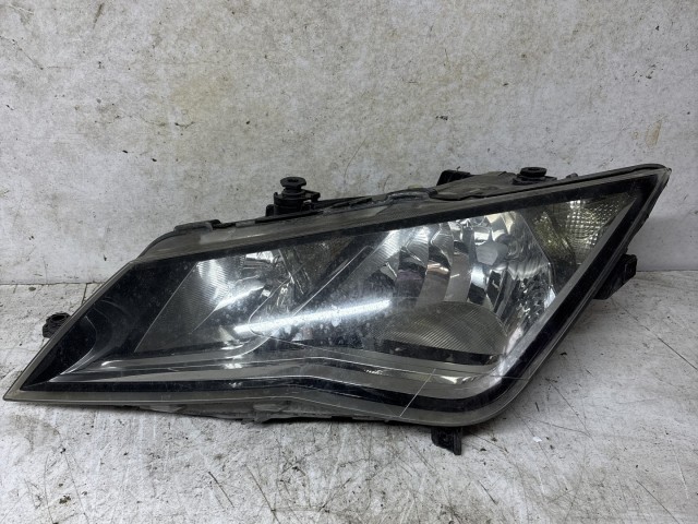 213212 Seat Leon 5F 2012-2020 2012-2020 Lámpa , Fényszóró használt sima bal első 
