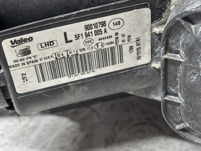 213212 Seat Leon 5F 2012-2020 2012-2020 Lámpa , Fényszóró használt sima bal első 