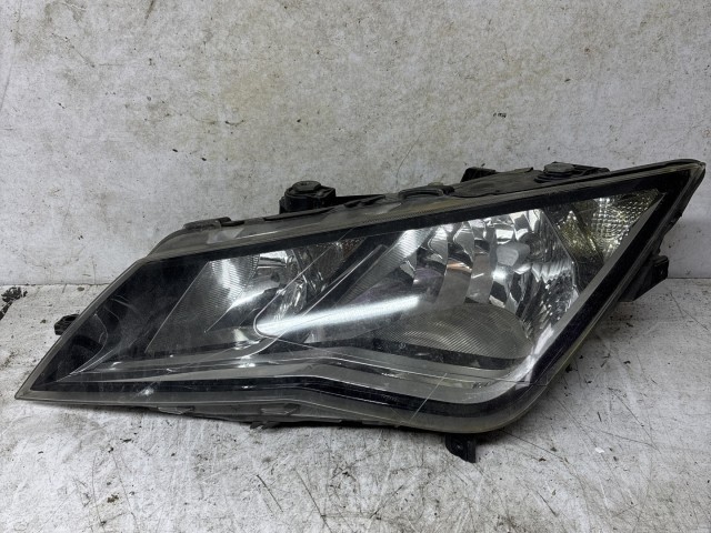 213211 Seat Leon 5F 2012-2020 2012-2020 Lámpa , Fényszóró használt sima bal első 