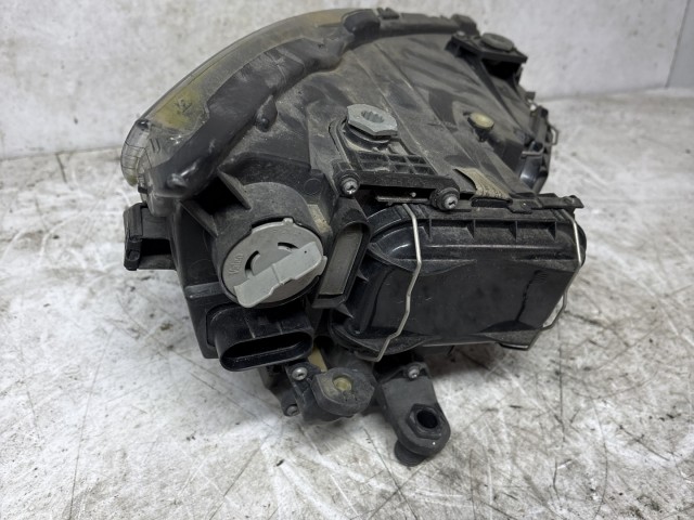 213211 Seat Leon 5F 2012-2020 2012-2020 Lámpa , Fényszóró használt sima bal első 