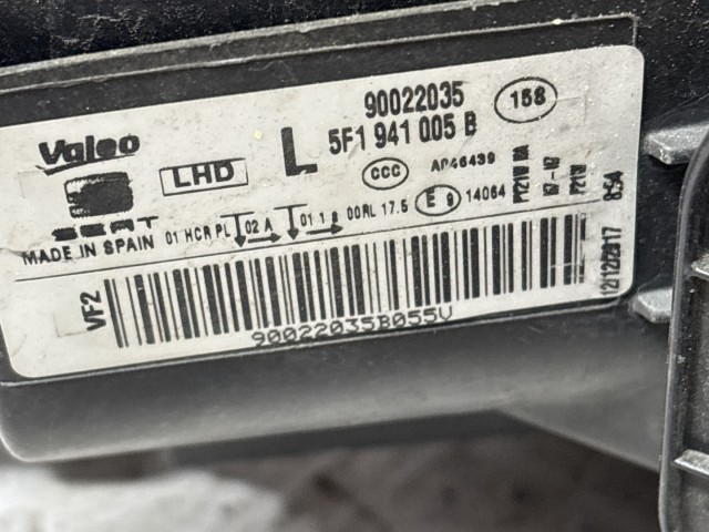 213211 Seat Leon 5F 2012-2020 2012-2020 Lámpa , Fényszóró használt sima bal első 