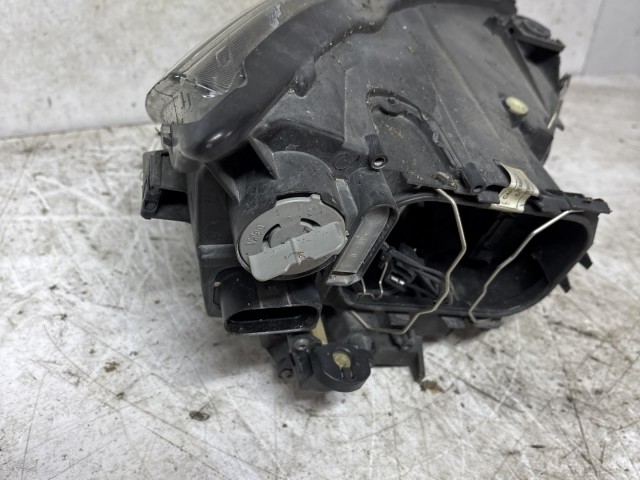 213259 Seat Leon 5F 2012-2020 2012-2020 Lámpa , Fényszóró használt sima bal első a képen látható sérüléssel