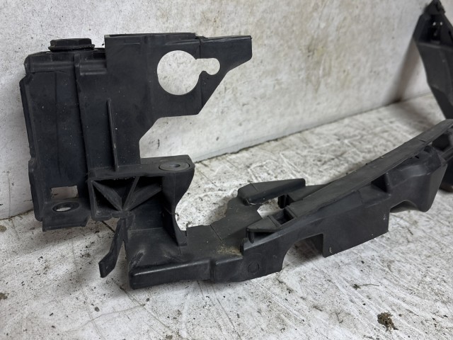 Seat Leon 5F 2012-2020 2012-2020 Lökhárító tartó használt bal első