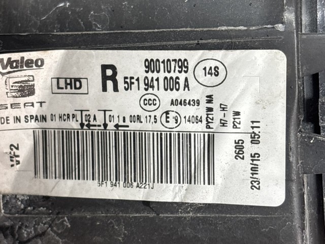 213253 Seat Leon 5F 2012-2020 2012-2020 Lámpa , Fényszóró használt sima jobb első a képen látható sérüléssel