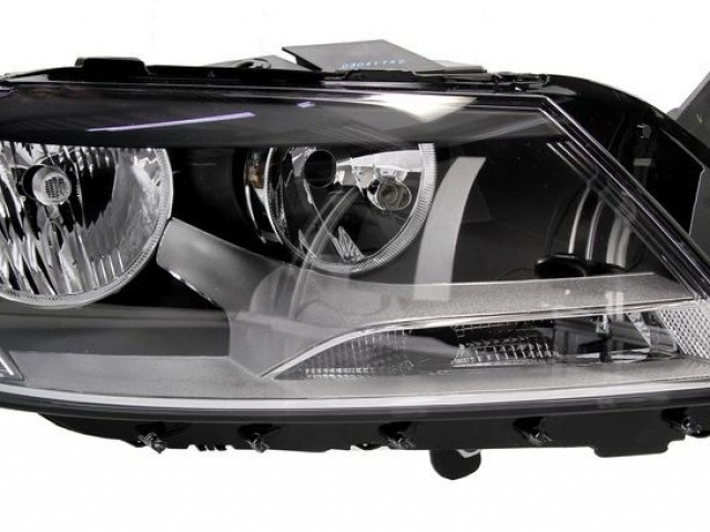 Volkswagen Passat B7 2010.11.01-2014.07.20 utángyártott új jobb első fényszóró 2H7, fekete házas (motorral) DEPO