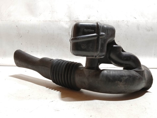 Fiat Punto III. 2003-2010 2003-2010 Levegőcső  használt  a képen látható sérüléssel