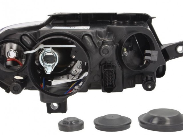 Volkswagen Passat B6 2005.03.01-2010.10.31 utángyártott új bal első fényszóró 2H7 króm házas (H.-V. típusú ) TYC