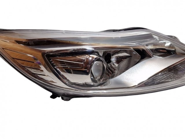 Ford Focus III. 2011.03.01-2014.09.31 utángyártott új jobb első fényszóró D3S/H1/H7 XENON LED-es (motorral) DEPO