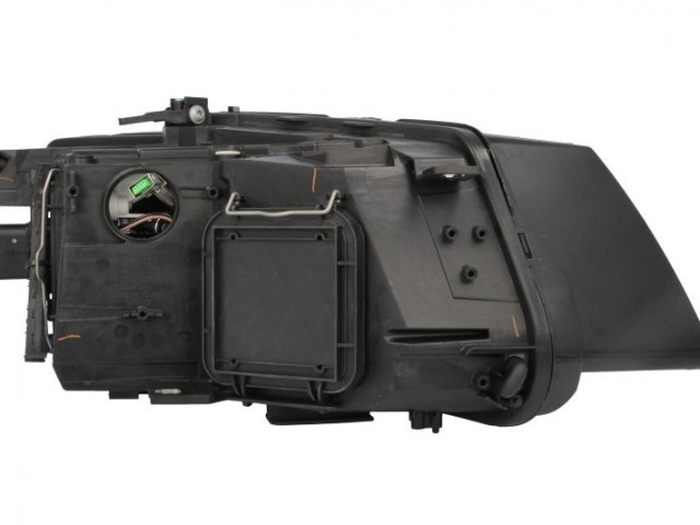 Audi Q5 8RB 2008.01.01-2012.08.31 utángyártott új bal első fényszóró D3S/LED fekete ház. (motorral) DEPO