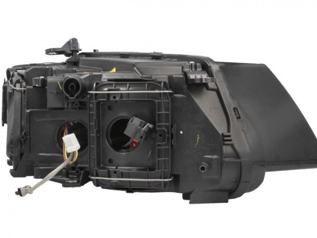 Audi Q5 8RB 2012.09.01-2016.12.31 utángyártott új bal első fényszóró Bi-XENON D3S/LED/PY21W (motorral) DEPO
