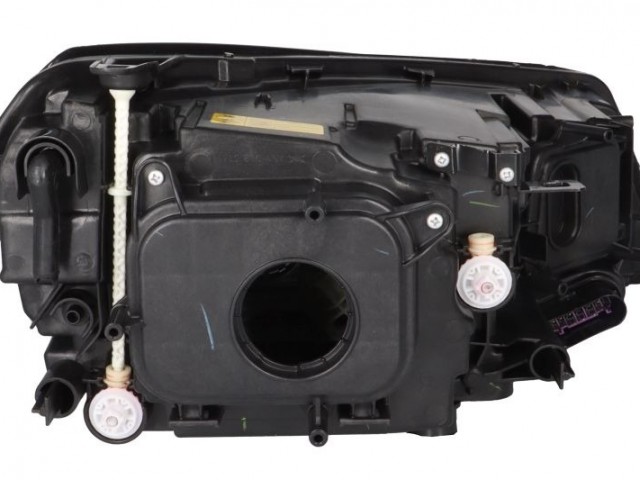 Volkswagen Touareg 7P 2014.10.01-2018.04.30 utángyártott új bal első fényszóró XENON D8S napp. fény (motorral) DEPO