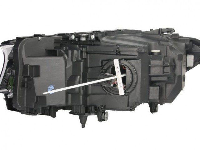 BMW 5 (G30-G31) 2017.02.01-2020.05.30 utángyártott új jobb első fényszóró Bi-LED (motorral) elektr.nélk. TYC