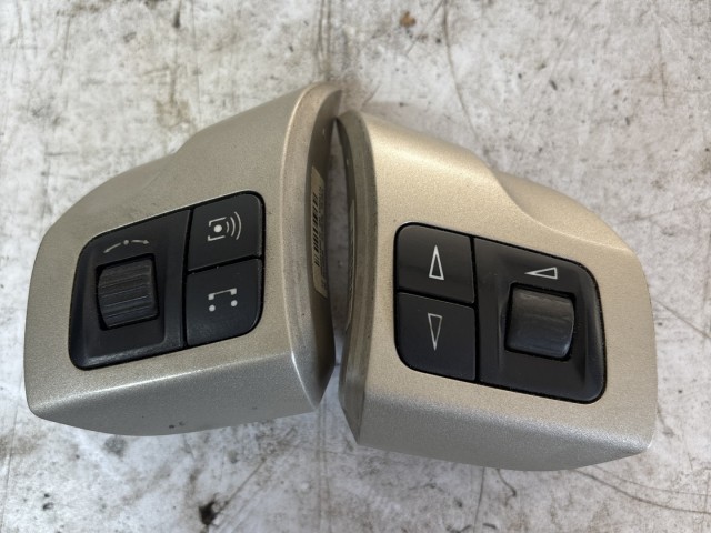Opel Astra H 2004-2014 2004-2014 Kormány gombok használt