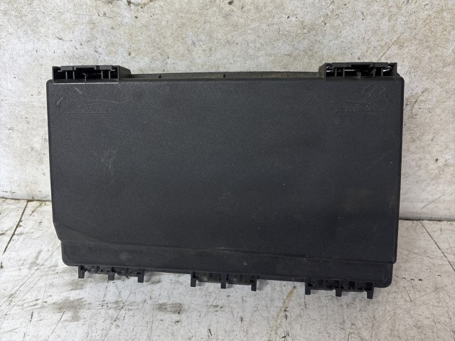 Opel Astra H 2004-2014 2004-2014 Biztosítéktábla takaró használt