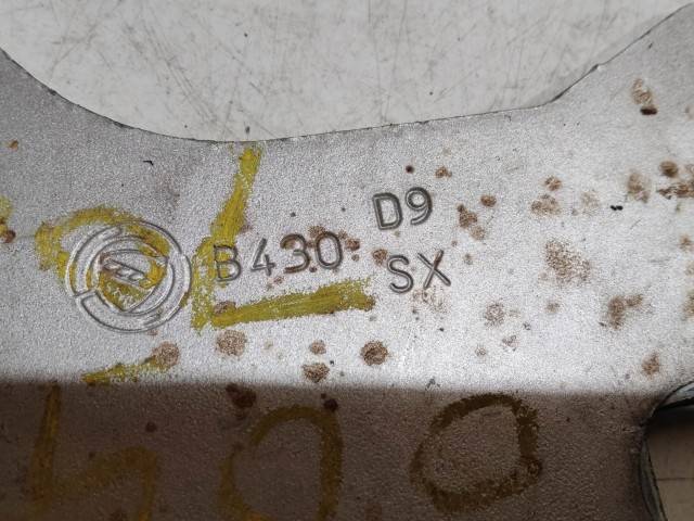 214939 Fiat 500 2007-2025 ezüst színű, bal oldali motorháztető zsanér 52009422