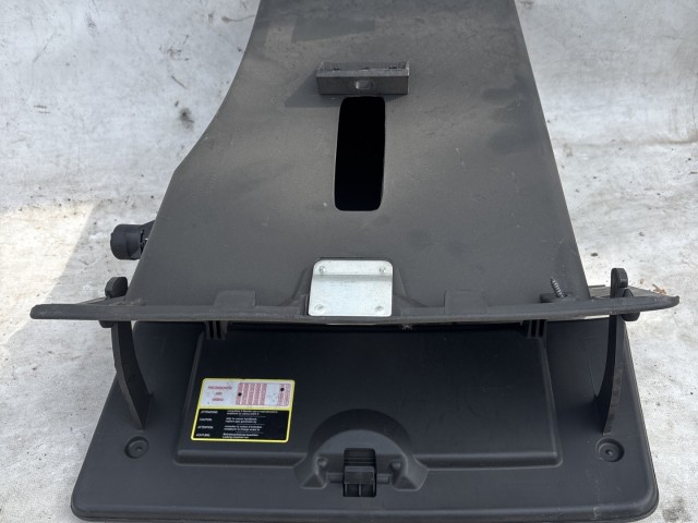 Fiat Panda II. 2003-2012 2003-2012 Kesztyűtartó ajtó használt 735320589