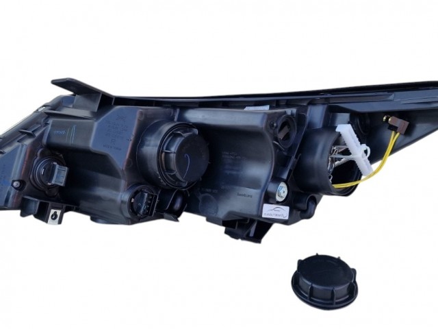 Kia Sportage 2010-2015 utángyártott új jobb első fényszóró 2H7 fekete h. (motoros) TYC