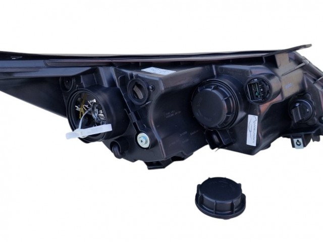 Kia Sportage 2010-2015 utángyártott új bal első fényszóró 2H7 fekete h. (motoros) TYC