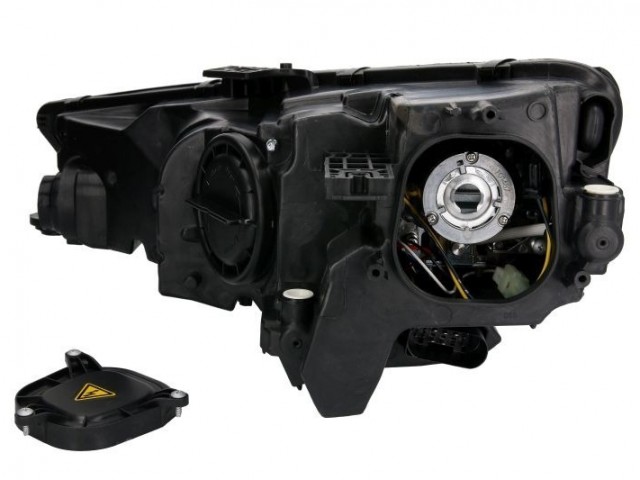 Audi A4 B9 2015.09.01-2019.05.30 utángyártott új jobb első fényszóró XENON D5S/H8+LED (motorral) TYC