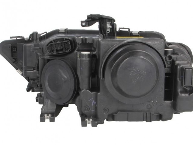 Audi A4 B8  2012.02.02-2015.06.01 utángyártott új jobb első fényszóró D3S/H7+LED nap.f. (motorral) DEPO