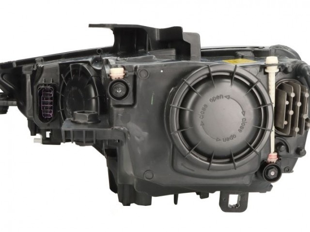 Audi A3 (8V1, 8VK,) 2012-2016 utángyártott új jobb első fényszóró XENON D3S/LED króm ház. (motorral) DEPO