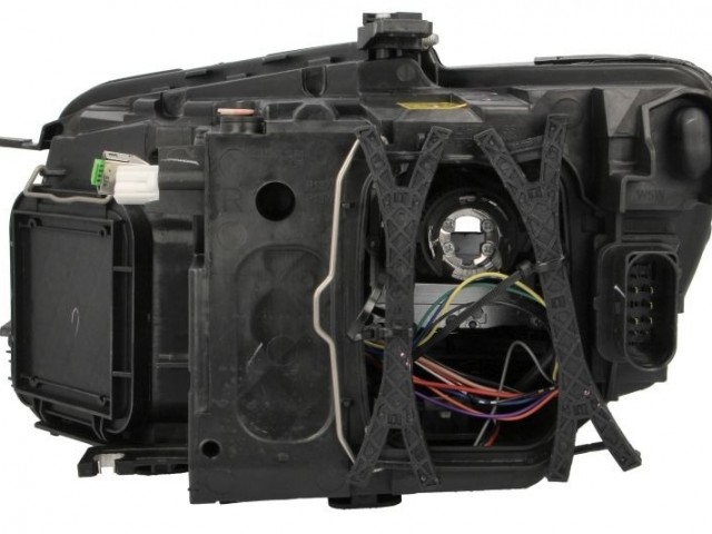 Audi Q5 8RB 2008.01.01-2012.08.31 utángyártott új jobb első fényszóró D3S/LED fekete ház. (motorral) DEPO