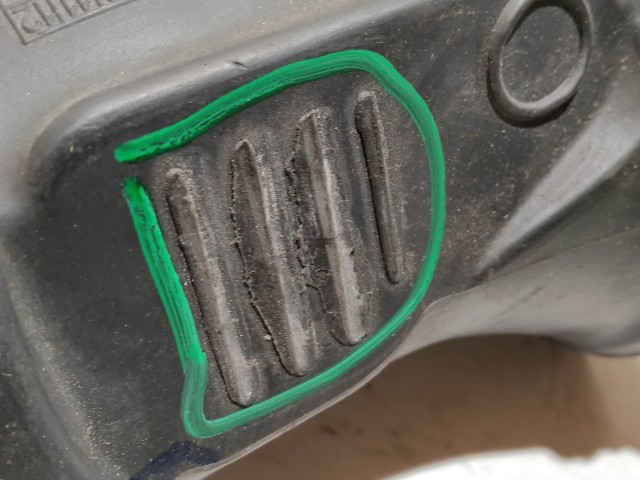 Alfa Romeo 159 Levegőcső  használt légtömegmérőből a szívócsonkba 51779400 a képen látható sérüléssel