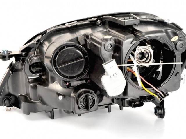 Mercedes Benz ML W164  2006.07.01-2008.06 utángyártott új jobb első fényszóró 2H7 (motorral)  DEPO
