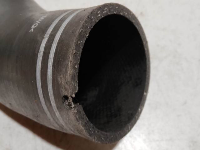 Fiat Stilo 2001-2007 Levegőcső  használt turbóból az intercollerba 46808700 a képen látható sérüléssel