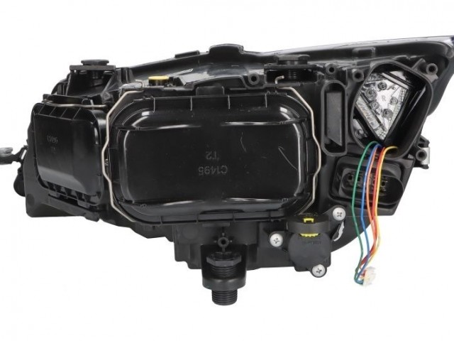 Seat Leon 5F 2017.01.01-2020.02.01 utángyártott új jobb első fényszóró 2H7+LED  (motorral) TYC