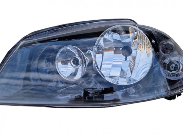 Seat Cordoba,Ibiza  2006-2009 utángyártott új bal első fényszóró H3/H7 fekete házas (motoros) TYC