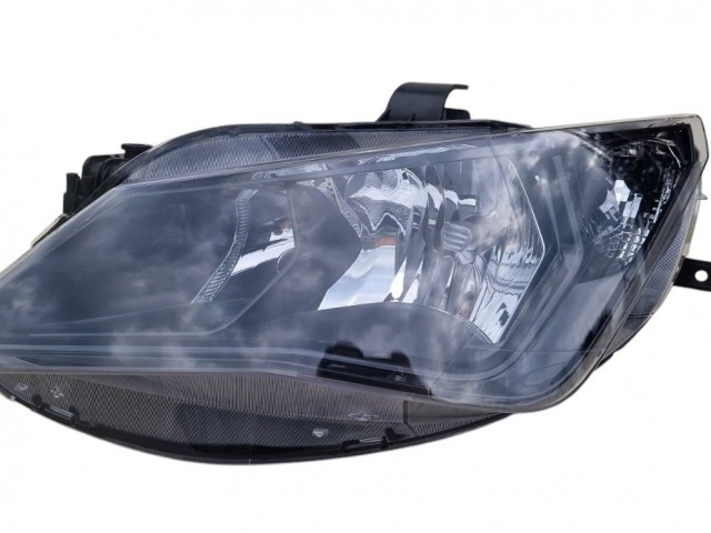 Seat Ibiza 5P 2012.03.24-2015.03.02 utángyártott új bal első fényszóró 2H7 fekete házas (motoros) DEPO
