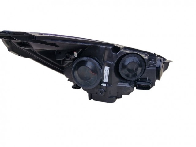 Ford Focus III. 2014.10.01-2018.04.09 utángyártott új bal első fényszóró H1/H7 fekete h. (motorral) DEPO