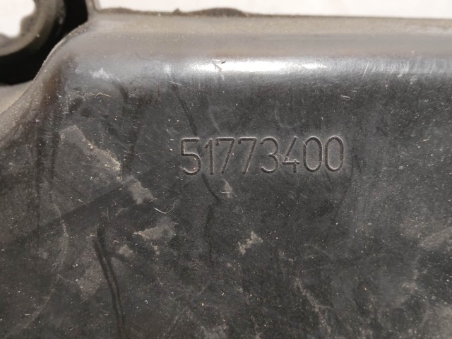 215187 Fiat Grande Punto 1,2-1,4 8v benzin légszűrőház, a képen látható sérüléssel