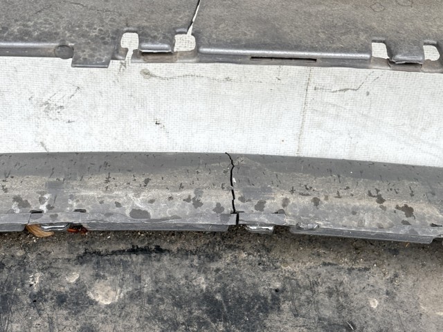 213547 Fiat Bravo 2007-2014 első lökhárító, a képen látható sérüléssel