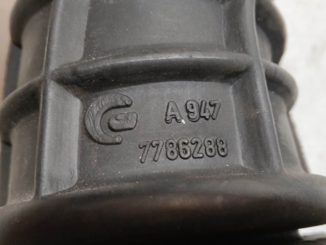 38191 Lancia Lybra 2,4 10v Diesel 136 Le levegőcső-légszűrőházból a túrbóba 7786288