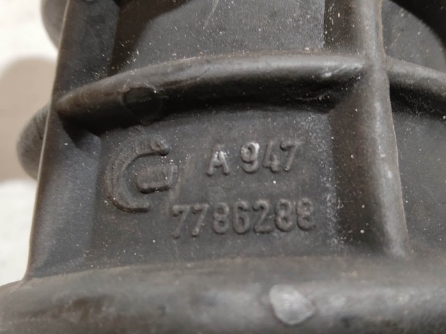 49752 Lancia Lybra 2,4 10v Diesel 136 Le levegőcső-légszűrőházból a túrbóba 7786288