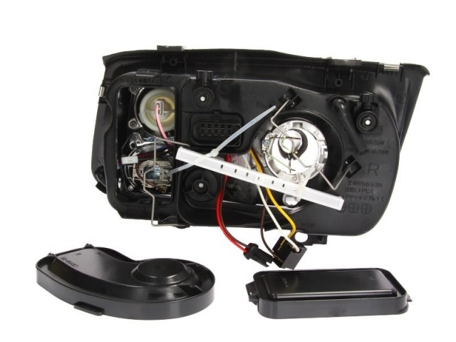 Volkswagen Bora 1998.11.01-2005.12.31 utángyártott új jobb első fényszóró H4/DE-H3 TYC