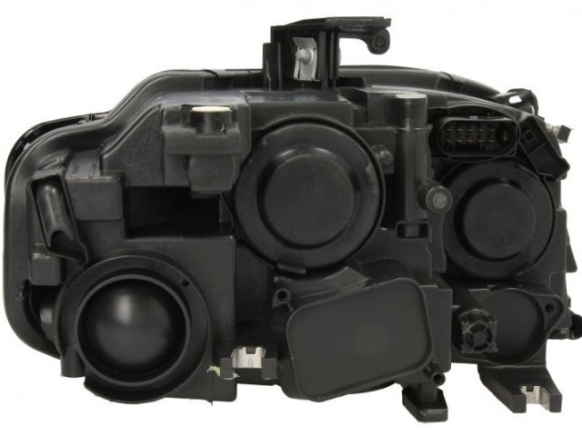 Audi A4 B8 2009.01.01-2011.07.31  utángyártott új bal első fényszóró 2H7 nappali f. (motorral) TYC